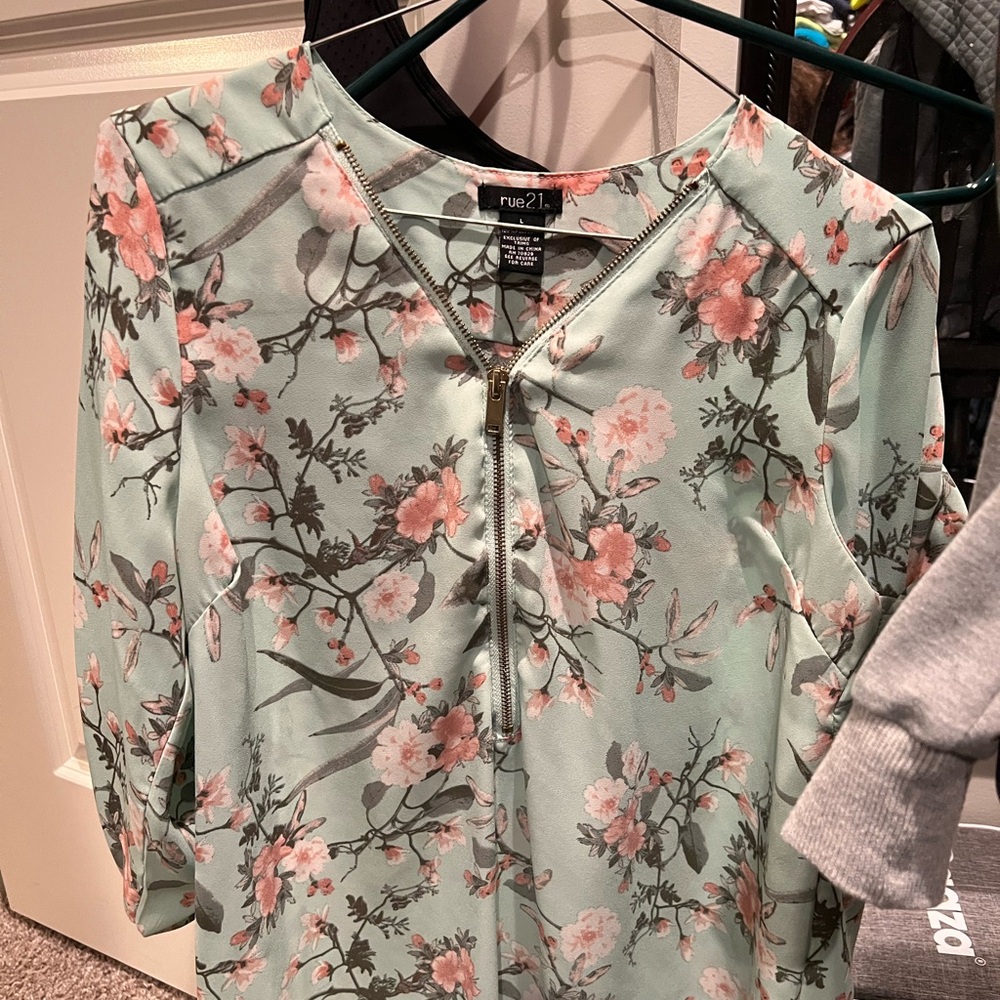 Green Floral Zip up Blouse